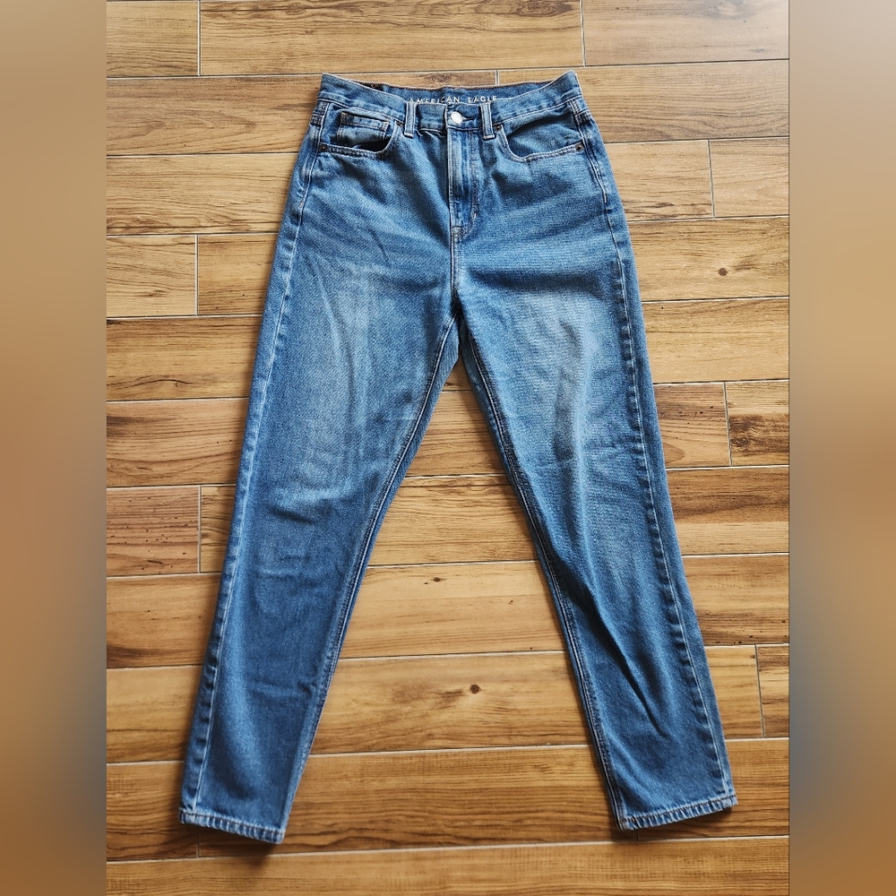 American Eagle High Rise Mom Jean